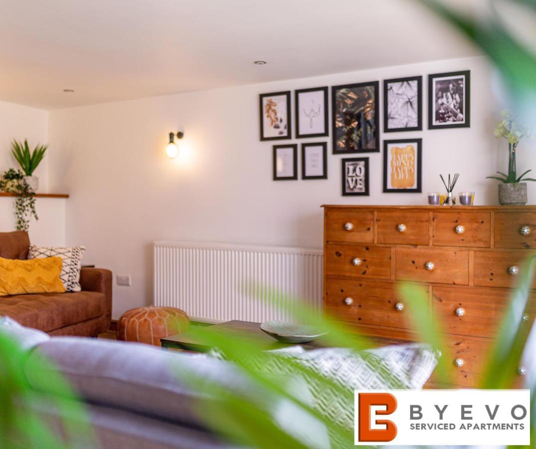 Byevo Oswestry Barn - Quirky Romantic Retreat Or Cosy Contractor Base Exteriör bild