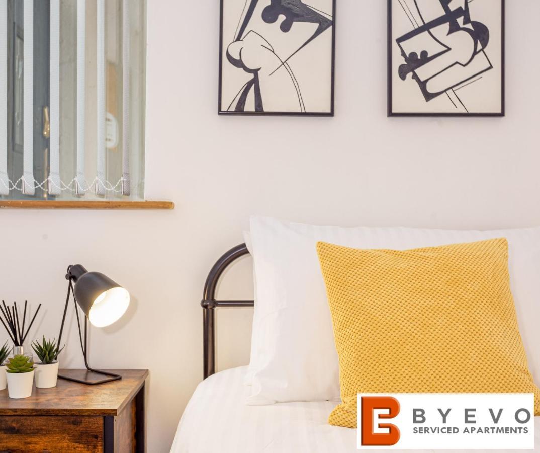 Byevo Oswestry Barn - Quirky Romantic Retreat Or Cosy Contractor Base Exteriör bild