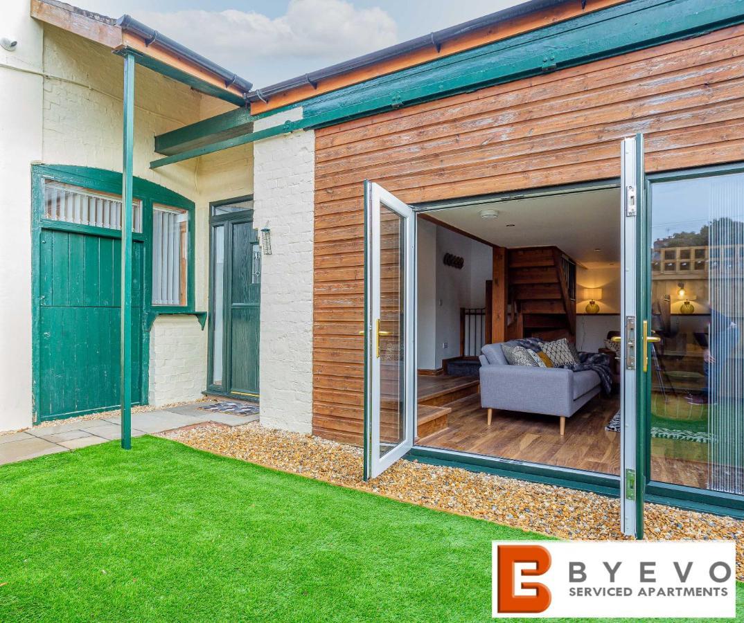 Byevo Oswestry Barn - Quirky Romantic Retreat Or Cosy Contractor Base Exteriör bild
