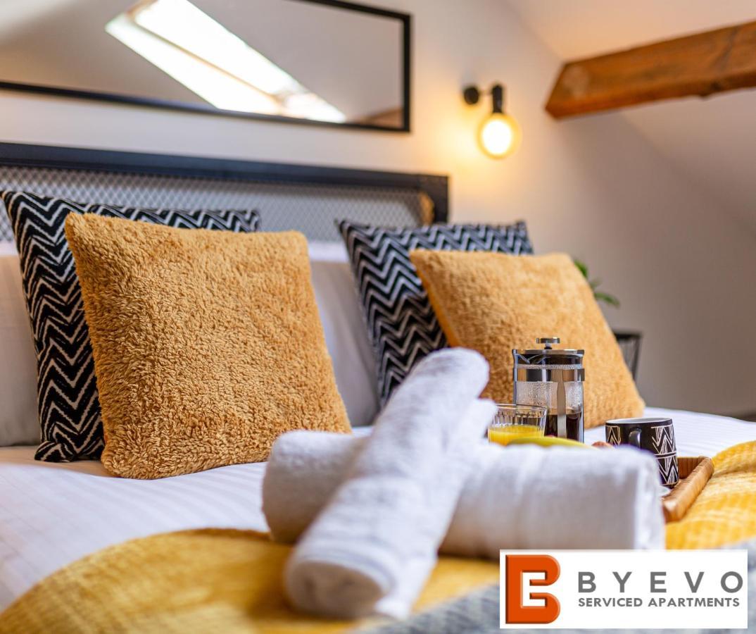 Byevo Oswestry Barn - Quirky Romantic Retreat Or Cosy Contractor Base Exteriör bild