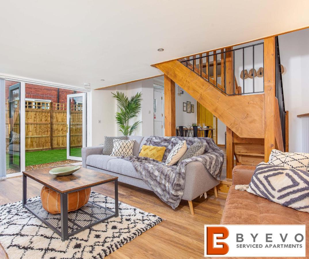 Byevo Oswestry Barn - Quirky Romantic Retreat Or Cosy Contractor Base Exteriör bild
